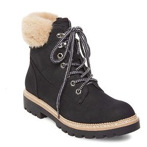 Steve Madden faux fur lace up boot. Size 8